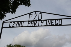 435A2737