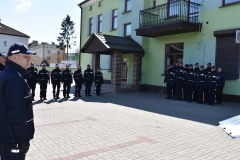 po-lewej-Komendant-Komisariatu-po-prawej-policjanci-z-KP-w-Górowie-Iławeckim